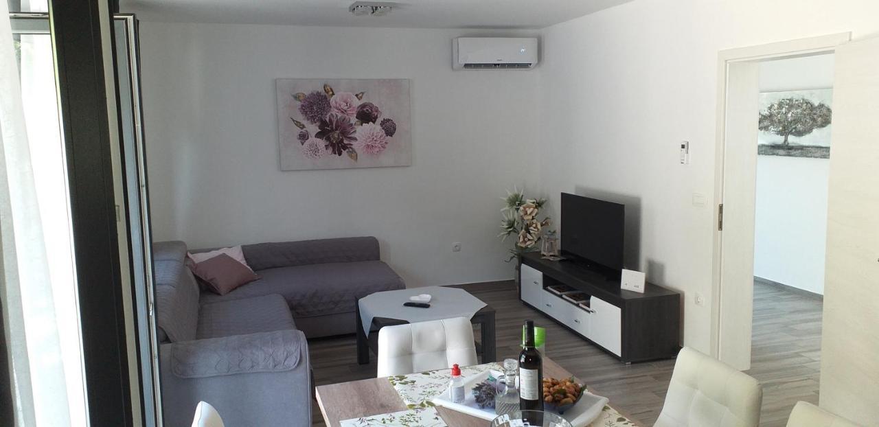 Holiday Apartments Cecilija Supetarska Draga Exterior photo